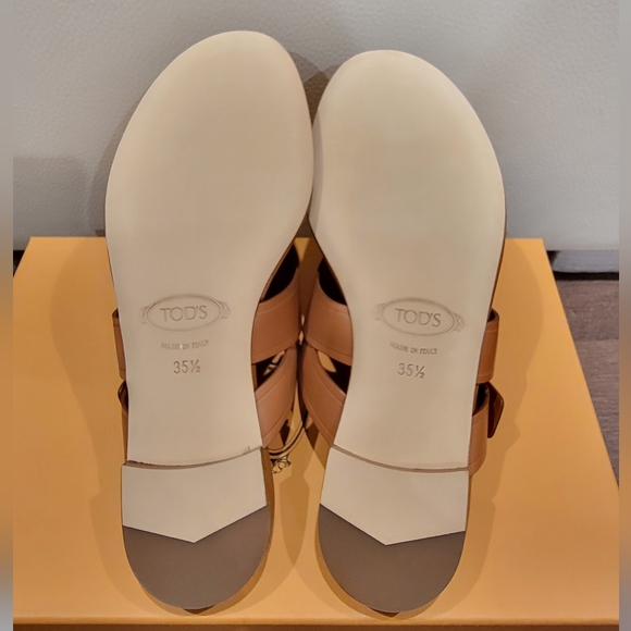 Tod's -- Leather Sandals - Picture 9 of 10